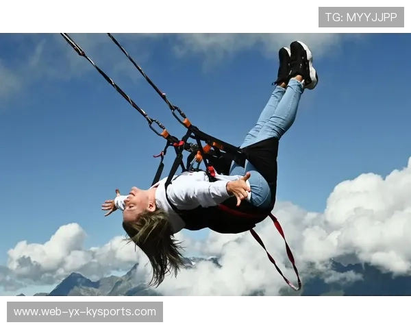 云端溜索体验：悬挂在天空的惊险快感